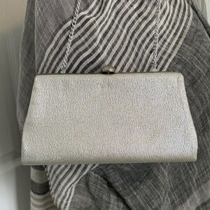 Elegant vintage Silver Evening Clutch what beautiful closure and silver handle